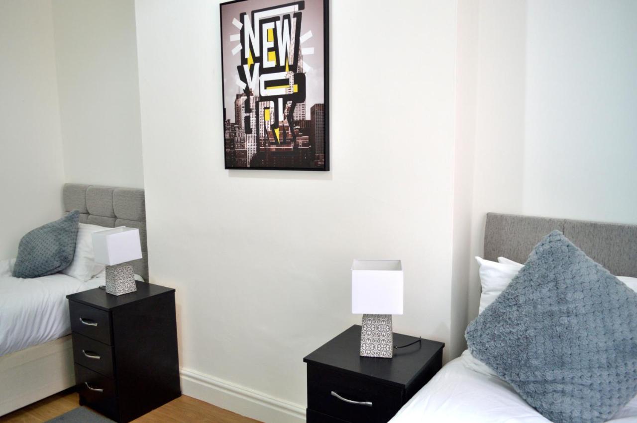 Beautiful Two-Bed Apartment With Driveway Parking Nottingham Exterior foto