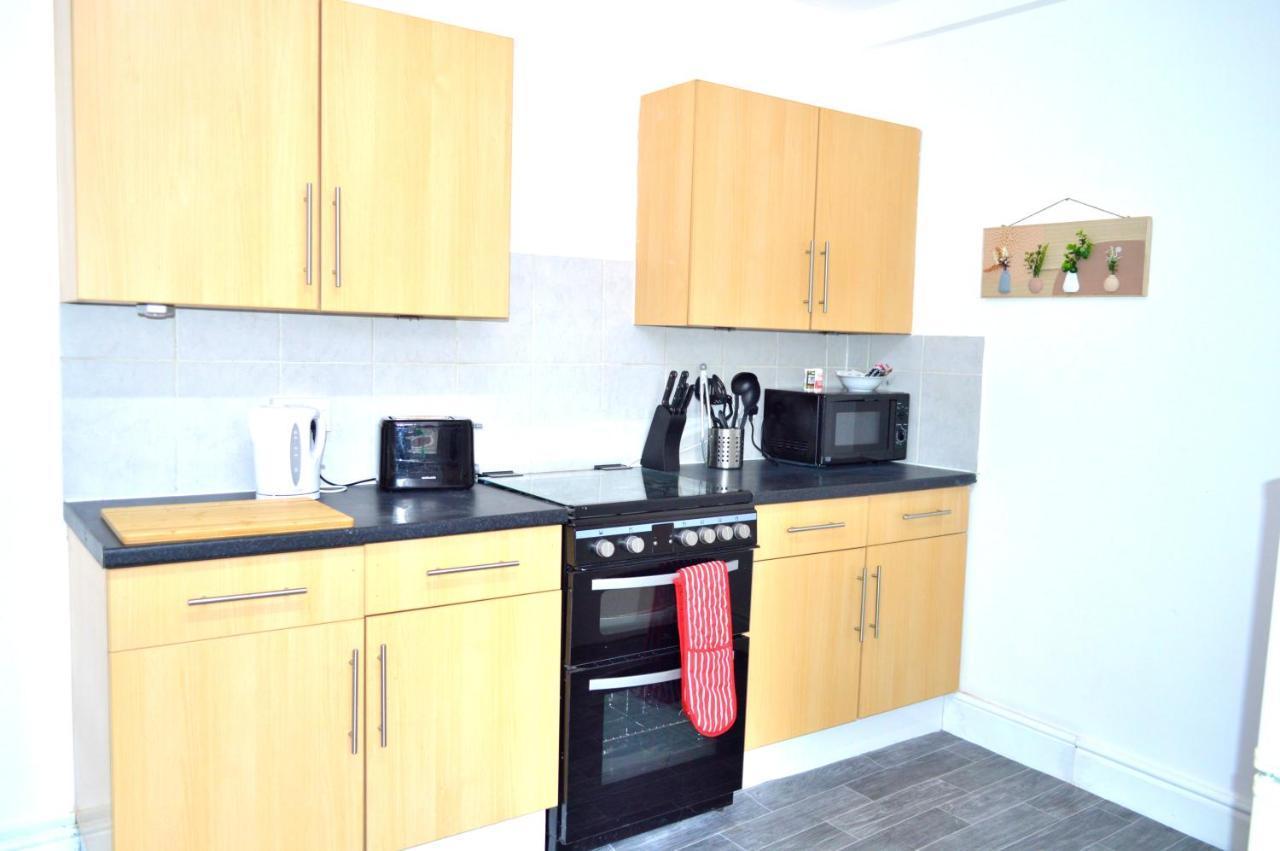 Beautiful Two-Bed Apartment With Driveway Parking Nottingham Exterior foto